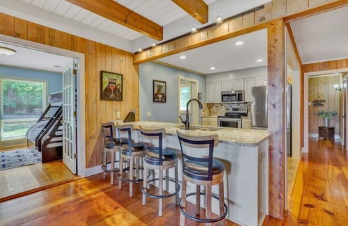 Huddleston House | The Grandview Lodge, Oasis at Smith Mountain Lake!