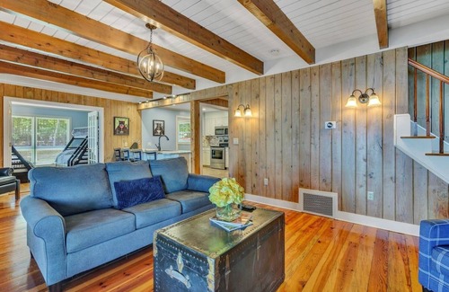 Huddleston House | The Grandview Lodge, Oasis at Smith Mountain Lake!