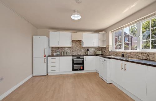 Martlesham Heath House | The Grange Luxe2, 5 Bedroom House,Spacious,contractor,family,Internet,free parking,group,study,relocation,easily accessible in Ipswich,Kesgrave