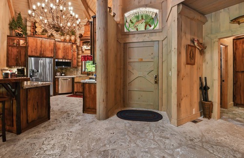 Branson House | The Great Trout Lodge