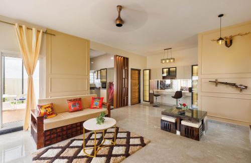 Hosur Apartment | The Green Haven by StayJade2BHKACPoolLawn