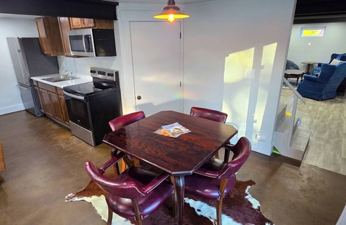 Trenton House | The Green House! Sleeps 12