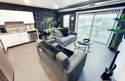 Downtown Des Moines Apartment | The Green Onyx Escape