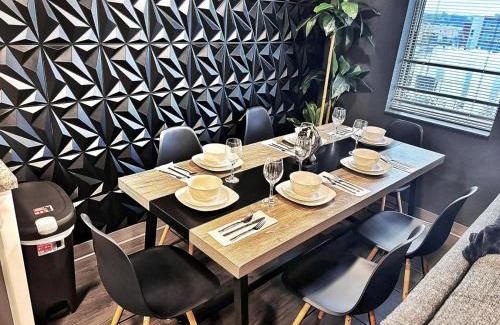 Downtown Des Moines Apartment | The Green Onyx Escape