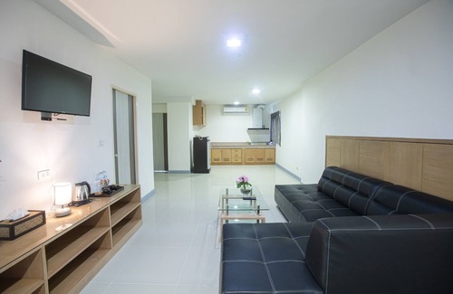 San Sai Hotel | The Greenery Central Suites