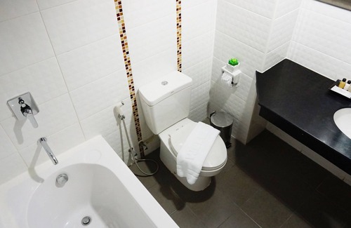 San Sai Hotel | The Greenery Central Suites