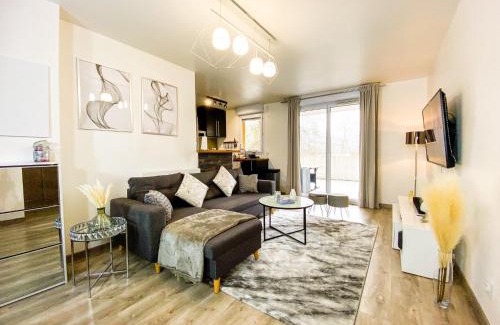 Bussy-Saint-Georges Apartment | The Grey House - Parking - Piscine - RER à 6 min
