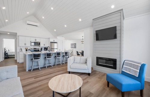 Granville House | The Grey Oak, located in beautiful North Granville!