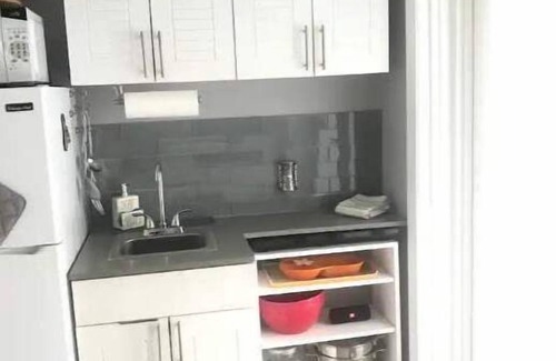 Hollywood Hills Apartment | The Grey Room Suite 1BR Private Hollywood, FL