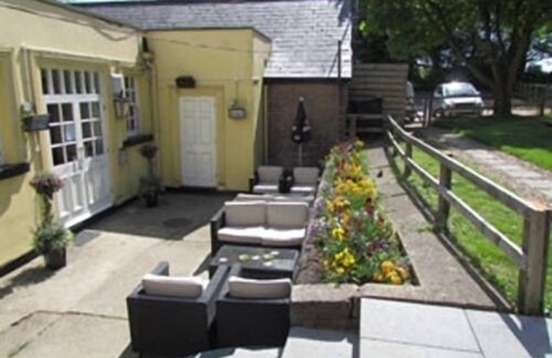 Tring House | The Greyhound Wigginton