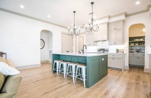 Taylor House | The Grove Getaway, 4BR Haven by Velvet Ditch Villas