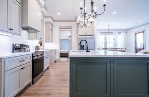 Taylor House | The Grove Getaway, 4BR Haven by Velvet Ditch Villas