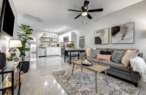 Tropic House | The Guava House - Coastal Arts District Getaway