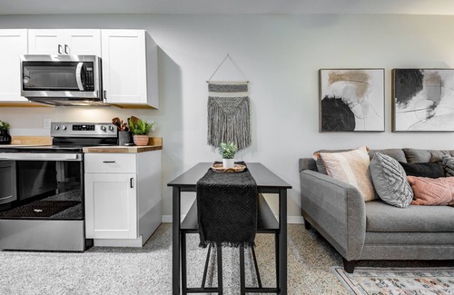 Tropic House | The Guava House - Coastal Arts District Getaway