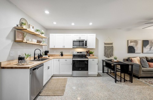 Tropic House | The Guava House - Coastal Arts District Getaway