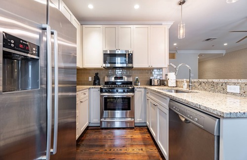 French Quarter Apartment | The Gumbo - 1B/1.1B Historic FQ Apt. - 60 Day Min. Rental