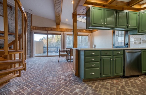 Windham Condo | The Haüs Windham - Luxury 2 Bedroom Suite w Loft