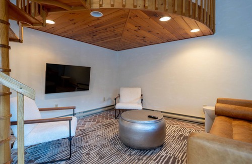 Windham Condo | The Haüs Windham - Luxury 2 Bedroom Suite w Loft