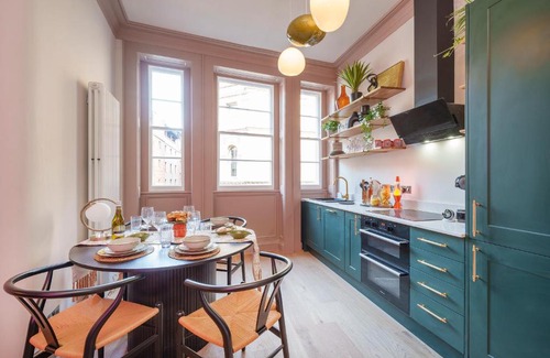 Bristol Old City Apartment | The Half Angel - 1 Bedroom Apartment in Central Bristol by Mint Stays