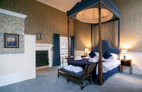Bradford-on-Avon House | The Hall - Historic Grade I-listed Jacobean Mansion