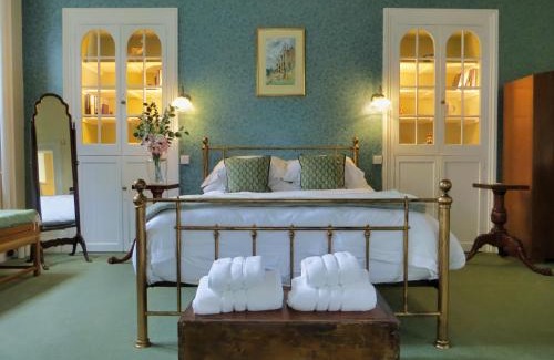 Bradford-on-Avon House | The Hall - Historic Grade I-listed Jacobean Mansion