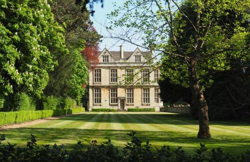 Bradford-on-Avon House | The Hall - Historic Grade I-listed Jacobean Mansion