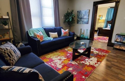 Guthrie House | The Harrison House // Pets Welcome // WIFI