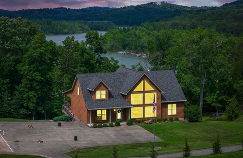 Clarkson House | The Hawk's Nest, a 2 Acre 7 Bedroom 5 bath property with 15 beds.
