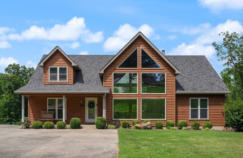 Clarkson House | The Hawk's Nest, a 2 Acre 7 Bedroom 5 bath property with 15 beds.