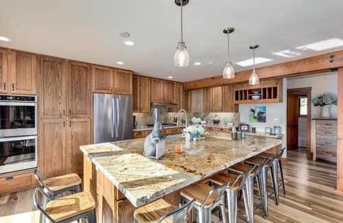 Markleeville Cabin | THE HAWK'S NEST RETREAT - A Stunning Family and Corporate Retreat