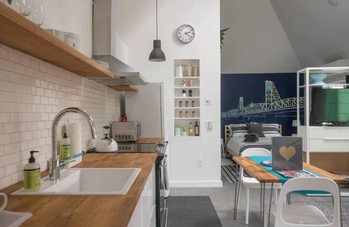 Sunnyside House | The Hawthorne Hideaway