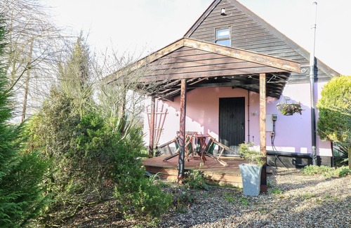 West End Cottage | THE HAYBARN, pet friendly, with a garden in Necton