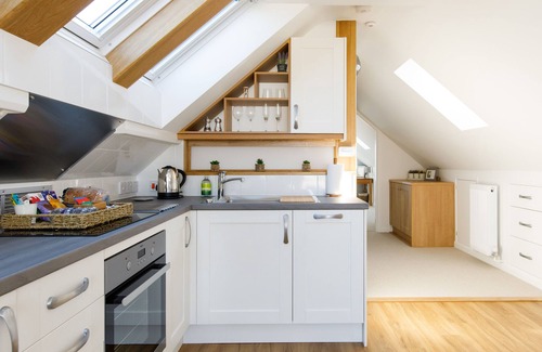 Chichester Cottage | THE HAYLOFT, romantic, character holiday cottage in Chidham