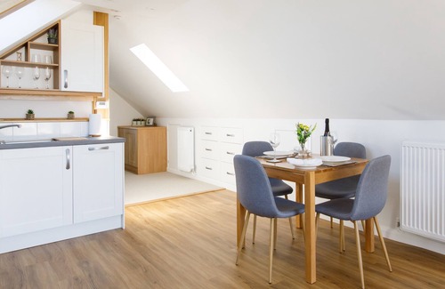 Chichester Cottage | THE HAYLOFT, romantic, character holiday cottage in Chidham