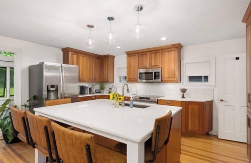 Hamilton House | The Healy House - In the Village of Hamilton