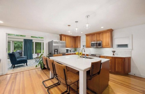 Hamilton House | The Healy House - In the Village of Hamilton