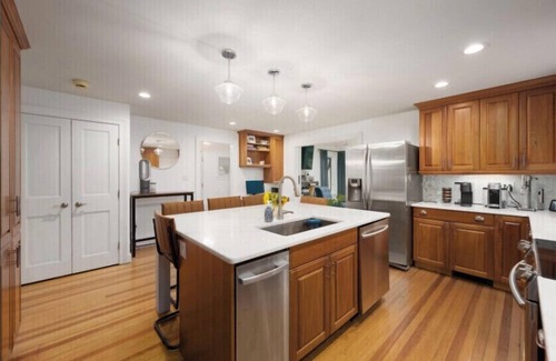 Hamilton House | The Healy House - In the Village of Hamilton