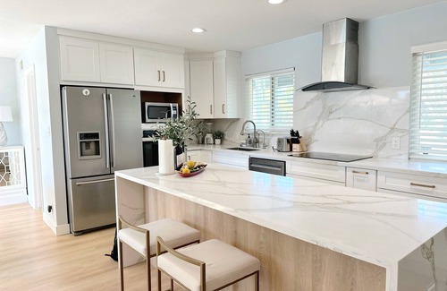 West San Jose Apartment | The heart of silicon valley large suit, 3 minutes to Santana Row
