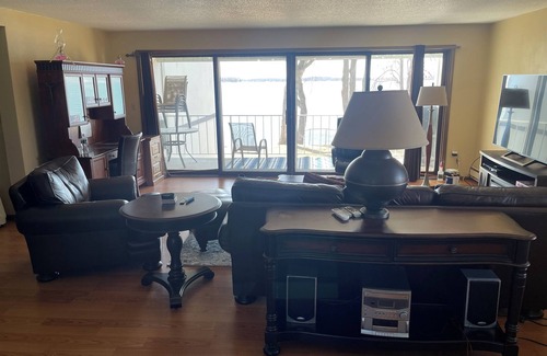Detroit Lakes Condo | The heartbeat of lakes Cozy 2-bedroom condo on the lake, charming Detroit Lakes