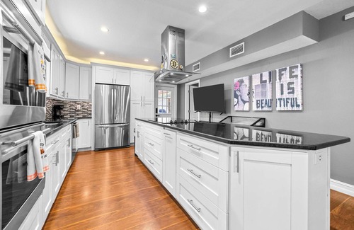 Tampa Heights House | The Heights Hideaway - For 10