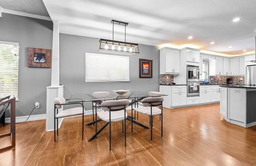 Tampa Heights House | The Heights Hideaway - For 10