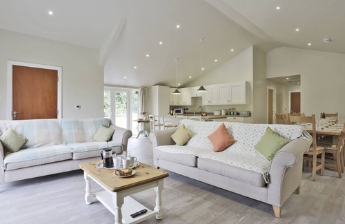 Beccles House | The Hen House - Seven Bedroom House, Sleeps 14