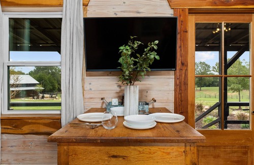 Laneville Cabin | The Hendo - Cabin #1 - Studio Style