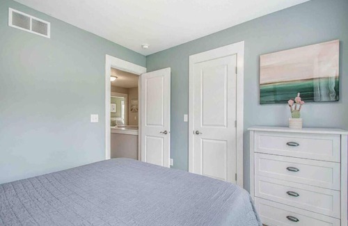 Brimfield Villa | The Heron House-On The Lake!