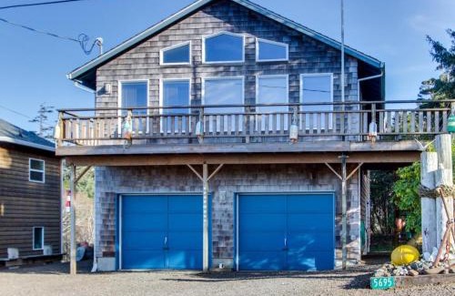 Cape Meares House | The Heron's Nest Vacation Rental