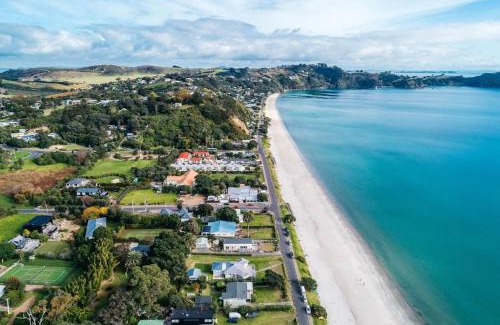 Onetangi House | The Hibiscus - Coast & Country
