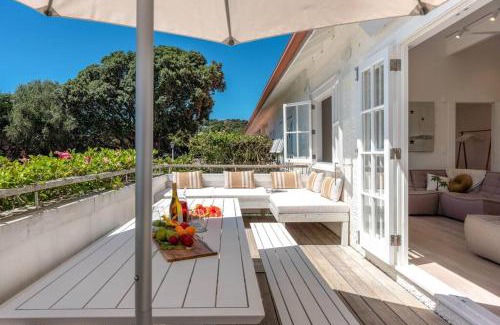 Onetangi House | The Hibiscus - Coast & Country