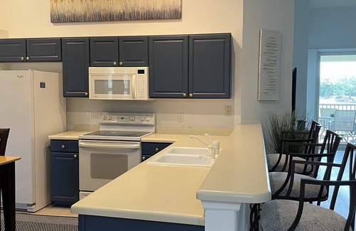 Bonita Springs Condo | "The Hidden Gem" in Spring Run offers golf, tennis, pooln& restaurants!