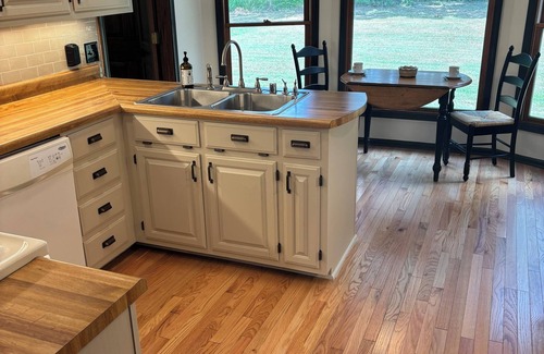 Almo Other | The Hidden Maple - 10 minutes to MSU - Pet & Kid Friendly - Secluded with Pond!