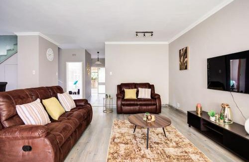 Sandown House | The Hide Out - Home away from home
